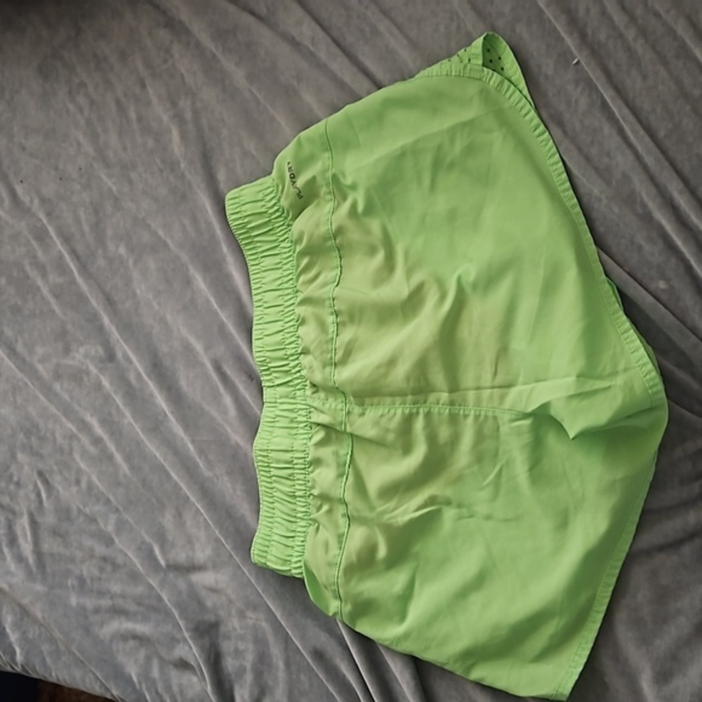 Small Reebok Running Shorts‎ - Picture 2 of 5